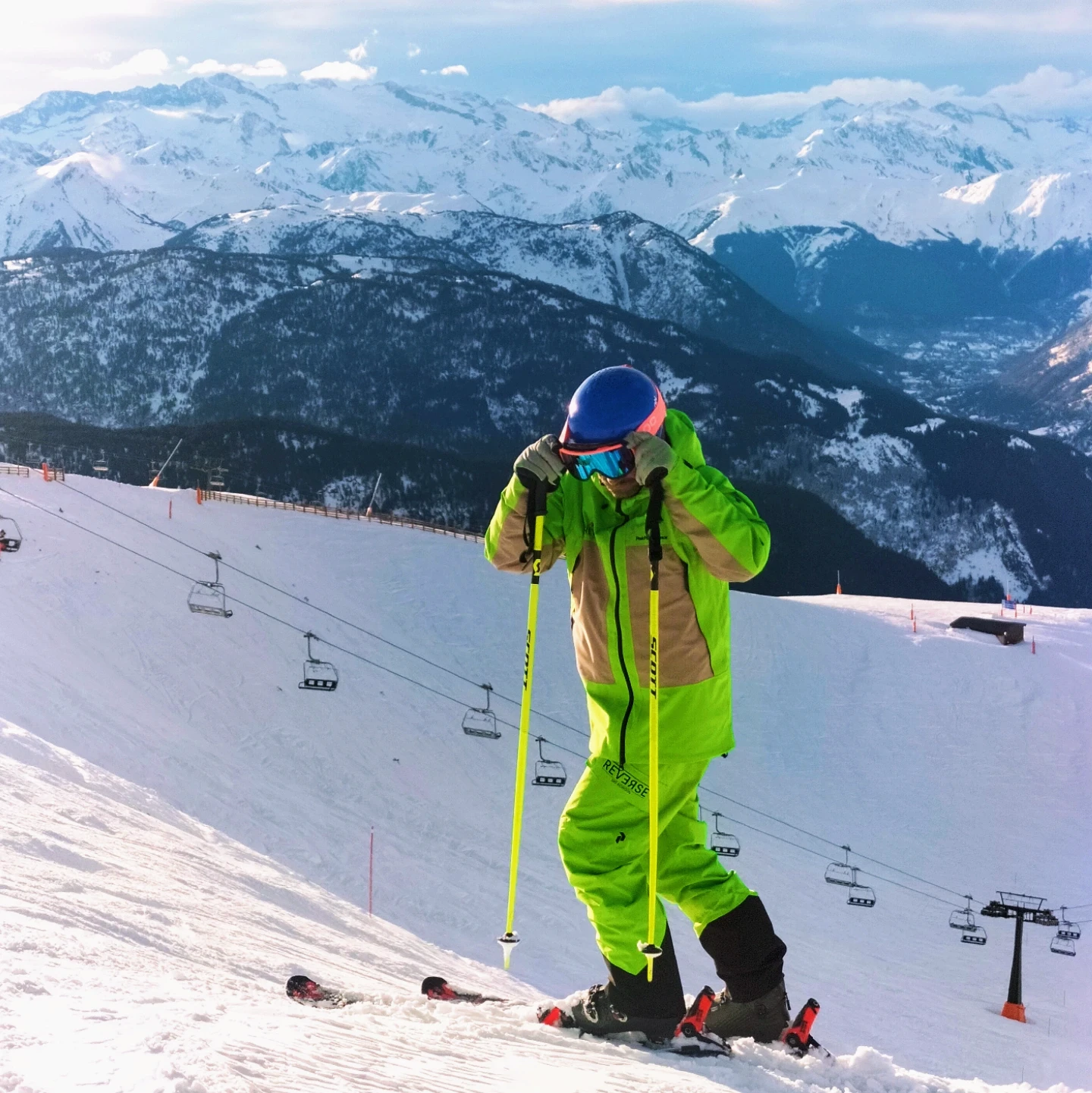 Alumno de Reverse Ski equipado para esquiar