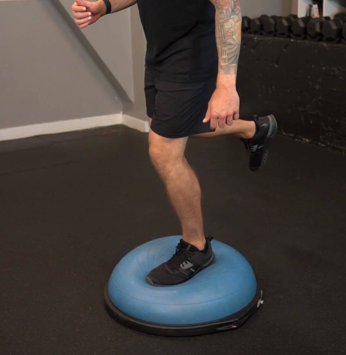 ejercicio de fuerza y equilibrio para preparación física de esquí alpino